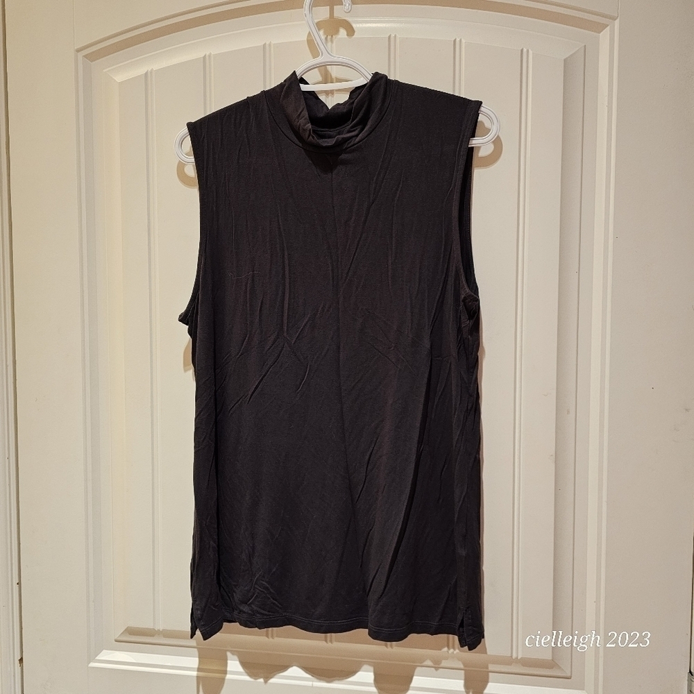 💥4 for $25💥 Cleo mock turtleneck sleeveless top